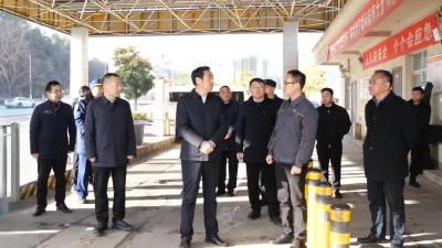 罗兴斌陈栋节前检查安全生产时强调：守好“岁末关”筑牢“平安线”，确保群众度过平安祥和欢乐的春节