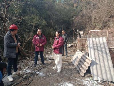 县疾控中心指导张家坪抽水蓄能电站库区库底污染源清理工作