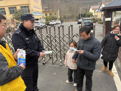 ​板桥镇：护航开学季 禁毒伴我行