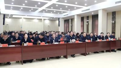 我县组织收听收看全省加快建成中部地区崛起重要战略支点推进大会 