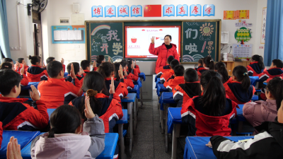 县卞和小学：借哪吒精神 燃开学斗志