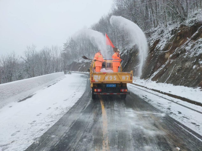 降雪来袭 我县各部门联动应对冰雪天气