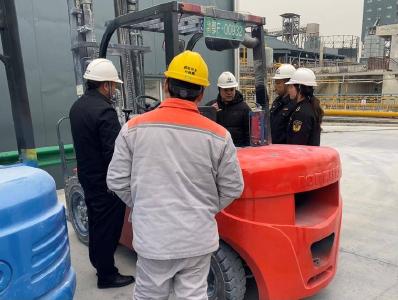 7台“智慧叉车”在南漳正式“上岗”