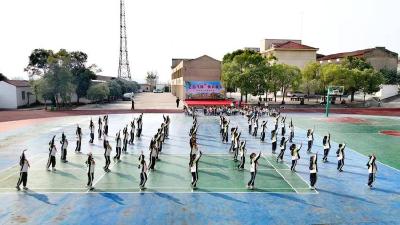 金钟小学举行“行为习惯养成操”比赛