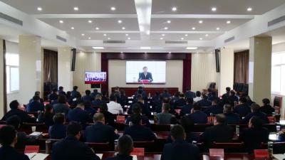我县组织收听收看市委常委会深入贯彻中央八项规定精神学习教育读书班开班式暨第一次专题辅导报告会 