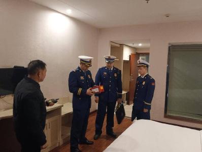 县消防救援大队开展过滤式空气呼吸器专项检查  