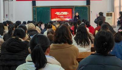 我县开展女性健康知识宣讲义诊活动