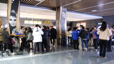 县总工会：公益观影致敬全县八千多名劳动者  
