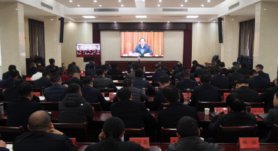 我县组织收听收看省委、市委理论学习中心组集体（扩大）学习会议