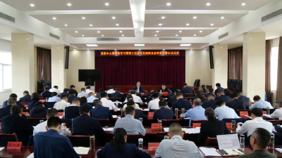 县委理论学习中心组集体学习习近平总书记重要讲话和全国两会精神 罗兴斌主持并讲话 