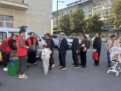 城关镇​水镜庄社区开展垃圾分类主题宣传活动