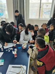 长坪镇卫生院开展儿童健康体检活动