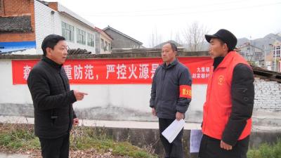 九集镇胡家棚村：筑牢防火屏障 守护青山绿水  