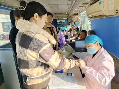 ​九集镇：人大代表率先行 献血献爱暖人心