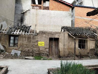城关镇和平桥社区：拆除危房解民忧 筑牢安全“防护网”
