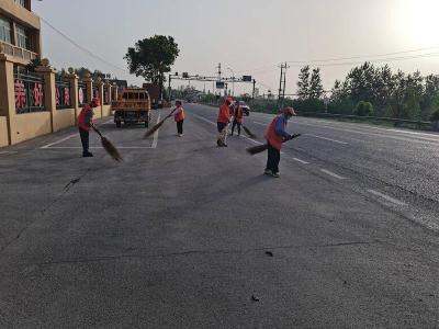 县公路中心扮靓公路迎五一
