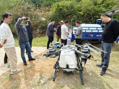 省农科院专家到南漳县指导柑橘产业科学管护工作