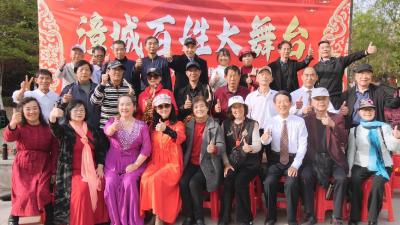 百姓舞台激情飞扬　红歌联唱共享荣光  