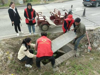 ​文峰塔社区：齐心协力除隐患 主动担当惠民生