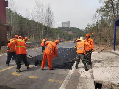 县公路部门全力开展美丽路网建设