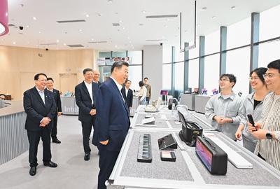 习近平在上海考察时强调  加快建成具有全球影响力的科技创新高地  蔡奇陪同考察