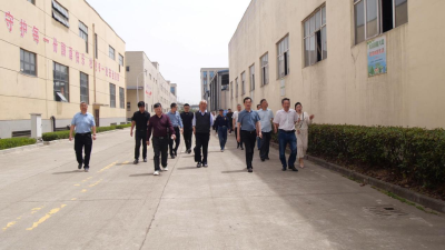 我县组织县“四大家”老领导参观考察经济社会发展情况  