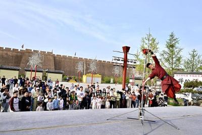 东方明珠酒业销售公司：春日共赴文化之旅　团建凝聚奋进力量