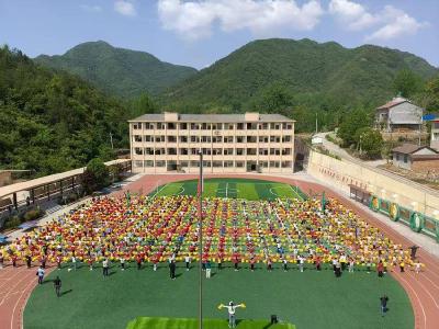 肖堰完小“微运动+特色三操”点燃校园活力