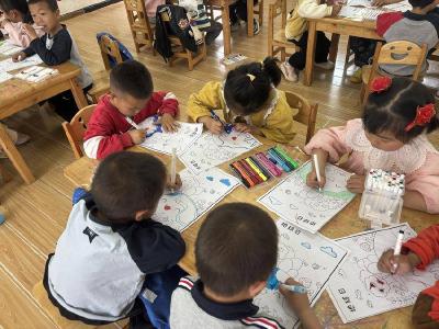 长坪镇中心幼儿园：用画笔描绘美好家园