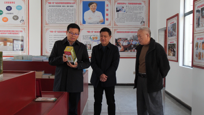 县领导调研道地药材产业链发展工作  