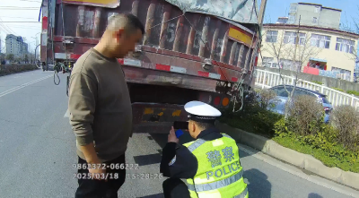 司机遮牌避限行 民警速破“障眼法”  