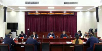 县委常委会深入贯彻中央八项规定精神学习教育读书班举行集体学习研讨　罗兴斌作读书班小结 