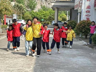 长坪社区：“童”趣无限　爱“伴”成长