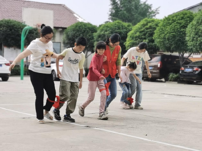城关镇花石桥社区开展环保爱心袋 DIY 亲子活动