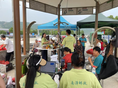 南漳邮政携手峡口社区开展公益直播助力农产品畅销
