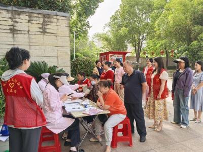城关镇：健康进社区 服务零距离