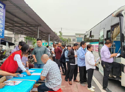 东巩镇开展无偿献血活动