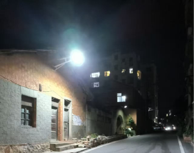 凤凰山社区安装路灯暖民心