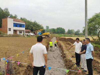 县农业农村局督导光伏补建项目建设