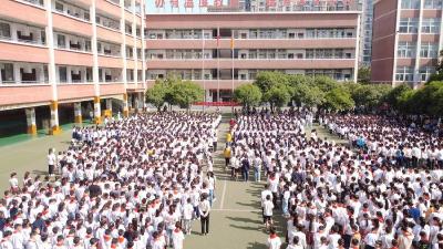 县卞和小学开展地震避险疏散演练