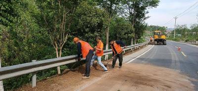 南漳公路：路域环境整治忙　涉旅道路环境优