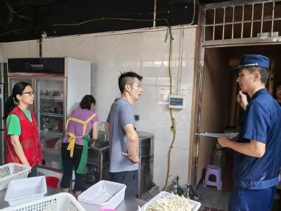 南漳消防：“宣传+指导”筑牢沿街“防火墙”
