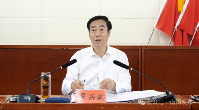 罗兴斌主持县委理论学习中心组集体学习时强调：锲而不舍落实中央八项规定精神，为高质量发展提供坚强作风保障 