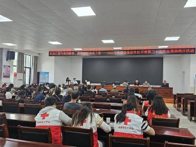 城关镇徐庶社区联合县残联开展助残日活动