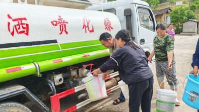 巡检镇通城河村及时送水解民忧