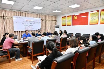我县举办“文学点亮生活”公益夜学活动