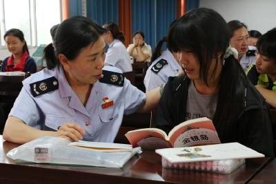 ​“爱心妈妈”温情守护留守儿童梦