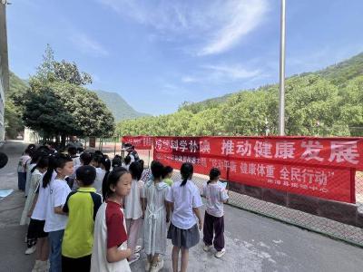 县疾控中心开展全民营养周暨学生营养日宣传活动