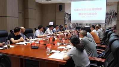 松滋市考察团到我县考察学习高铁项目建设工作  