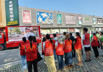 苗圃社区纵深推进“拆窗破网护平安”专项整治行动